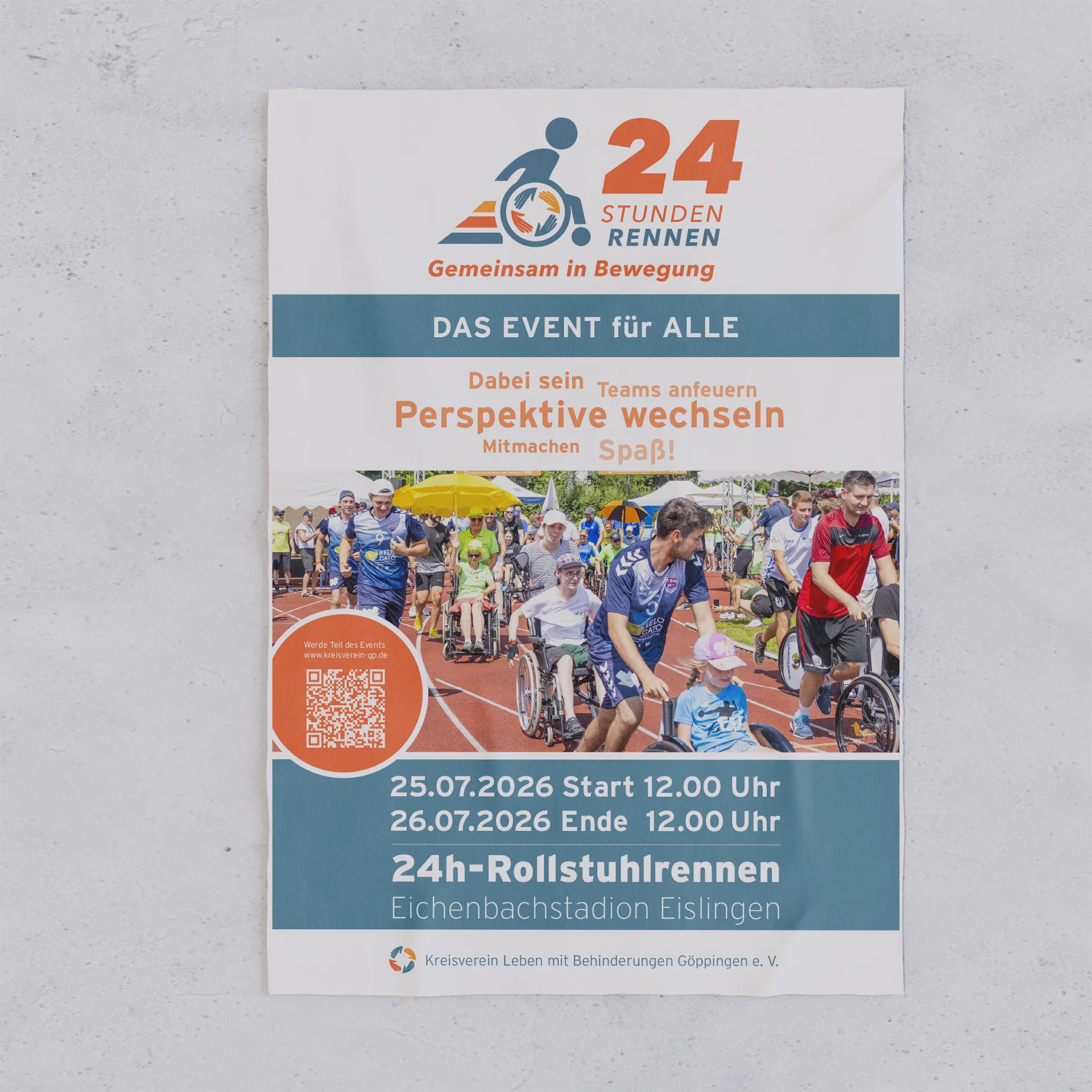 Plakat zum 24-Stunden-Rollstuhlrennen in Eislingen am 25. und 26. Juli 2026. Das Bild zeigt Teilnehmende mit und ohne Behinderung bei einem inklusiven Sportevent auf einer Leichtathletikbahn.
